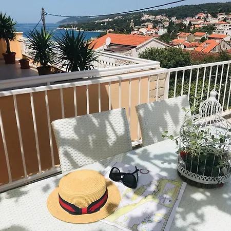 Sunny Elza Hvar Town