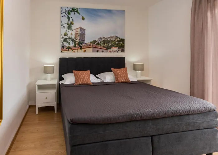 Sunny Elza Apartment *