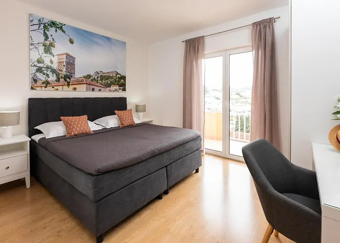 Sunny Elza * Hvar Town