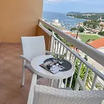 Sunny Elza Apartment Hvar Town