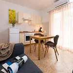 Sunny Elza Apartment