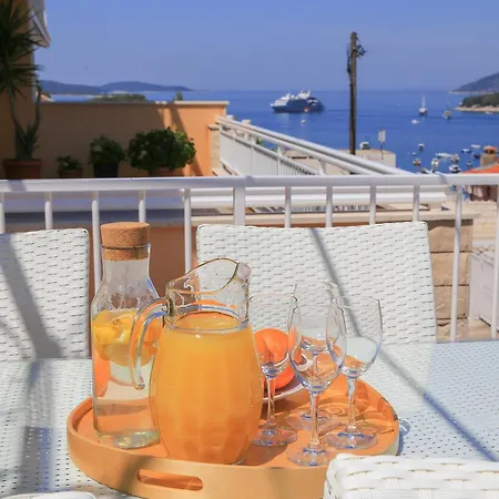 Sunny Elza * Hvar Town