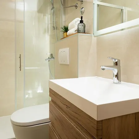 Sunny Elza Hvar Town