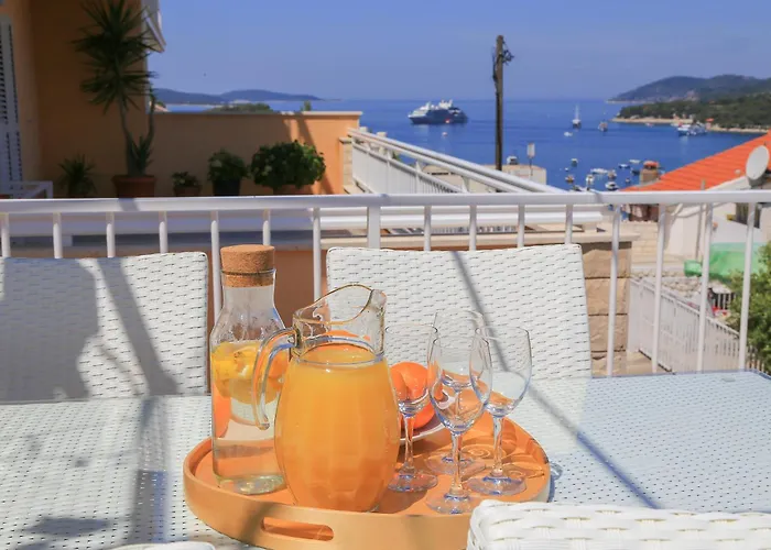 Sunny Elza * Hvar Town