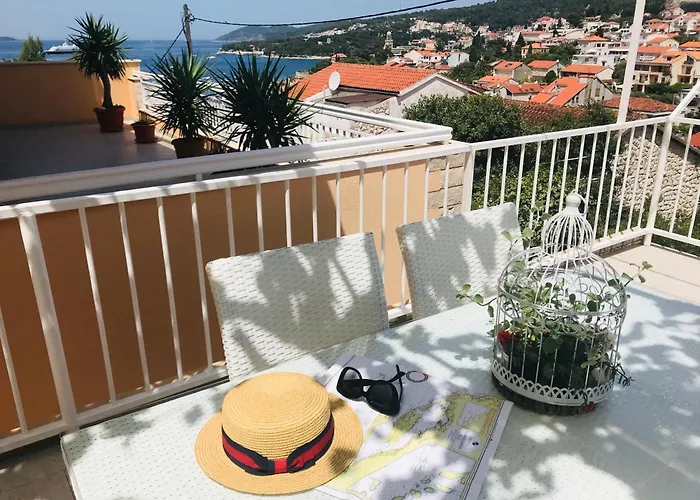 Sunny Elza Hvar Town