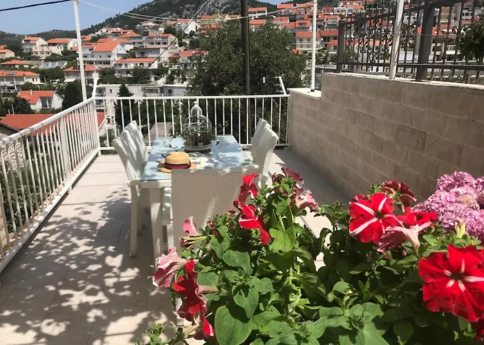 Sunny Elza * Hvar Town